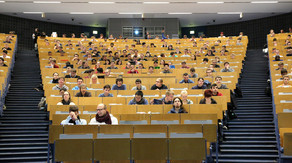 Studierende im Hörsaal bei GET Vorlesung Studierende im Hörsaal bei GET Vorlesung