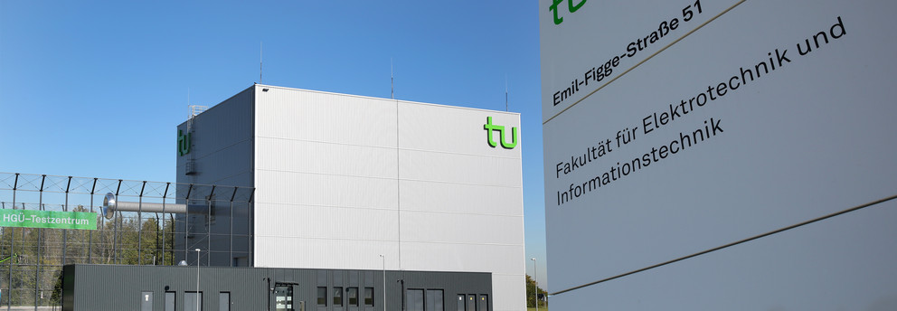 Außenaufnahme des HGÜ-Testzentrums der Fakultät Elektrotechnik Außenaufnahme des HGÜ-Testzentrums der Fakultät Elektrotechnik
