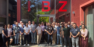 Gruppenfoto der internationalen Teilnehmenden und Vortragenden des Dortmunder 6G-Workshops Gruppenfoto der internationalen Teilnehmenden und Vortragenden des Dortmunder 6G-Workshops