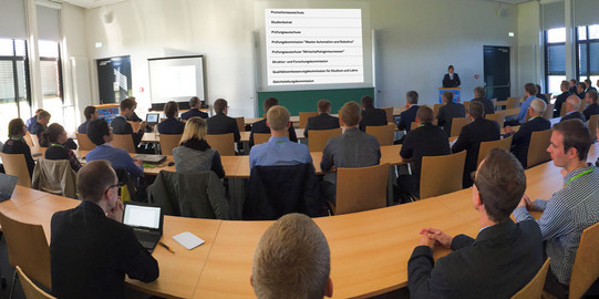 Sitzungssituation im Vortragsraum Sitzungssituation im Vortragsraum