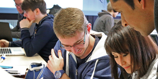 Studierende im Rechnerpool Studierende im Rechnerpool