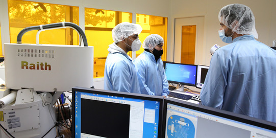 Studierende im Gelbraum Studierende im Gelbraum