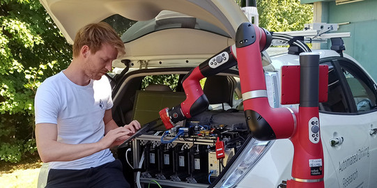 Fahrzeug mit Technologie für automatisiertes Fahren Fahrzeug mit Technologie für automatisiertes Fahren