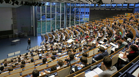 Vollbesetzter Hörsaal Audimax Vollbesetzter Hörsaal Audimax